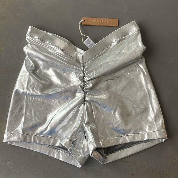 Skims NWT Nickel Metallic Swim V Waist Shorts Size XXS - Picture 3 of 8